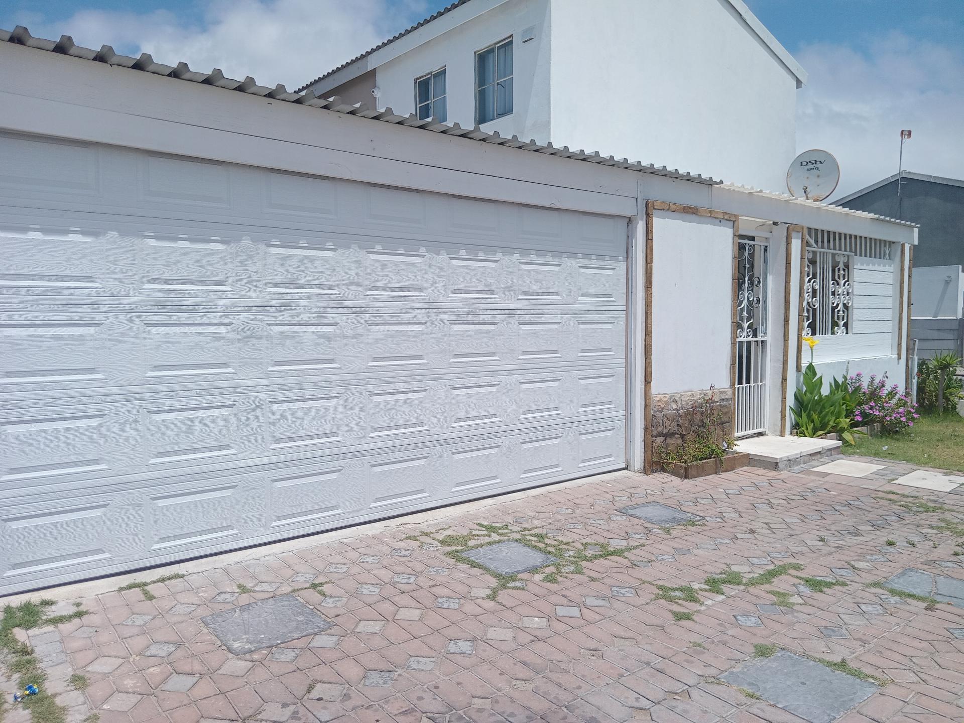  of property in Pelikan Park