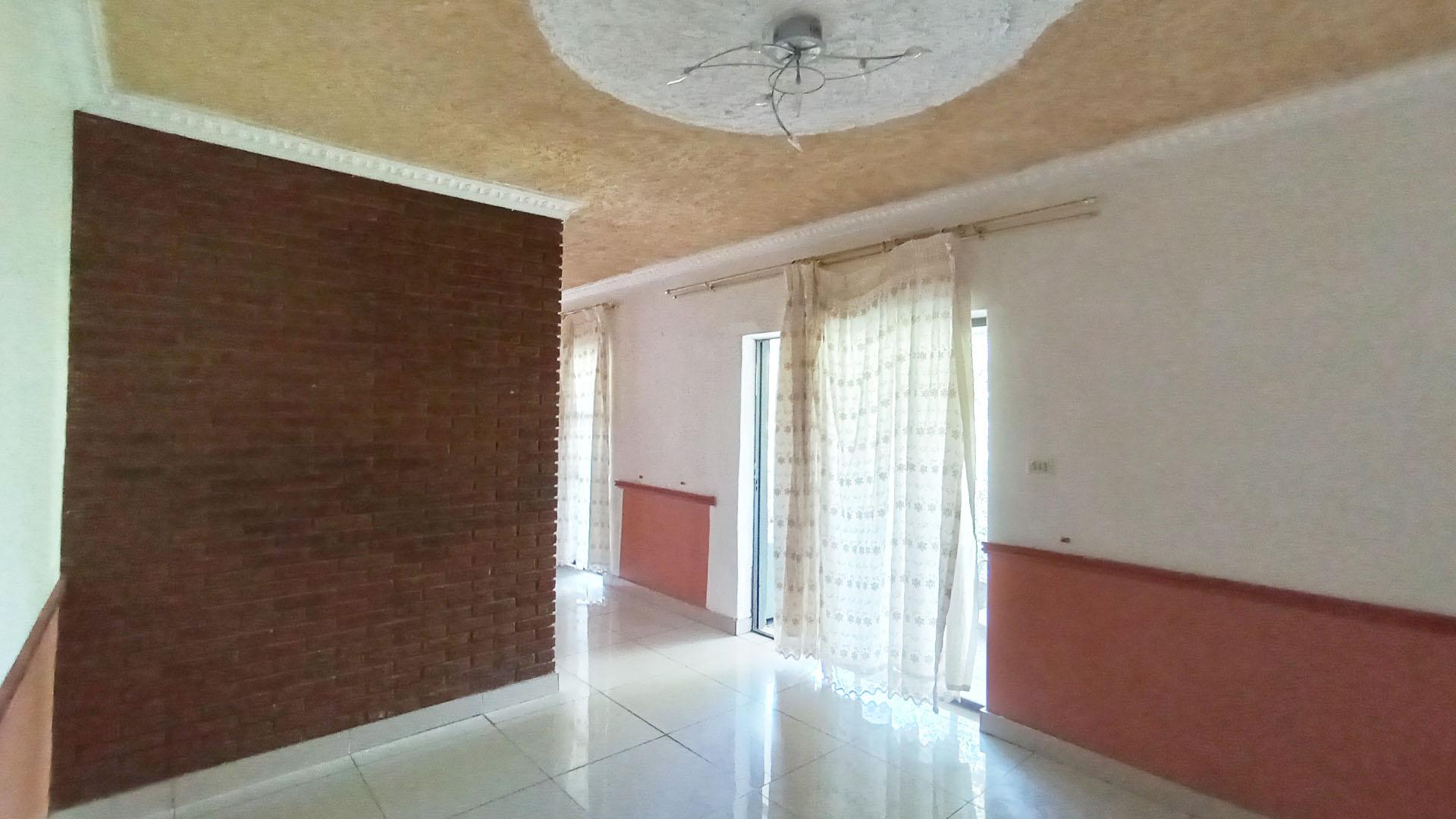 Dining Room - 15 square meters of property in Berea West 
