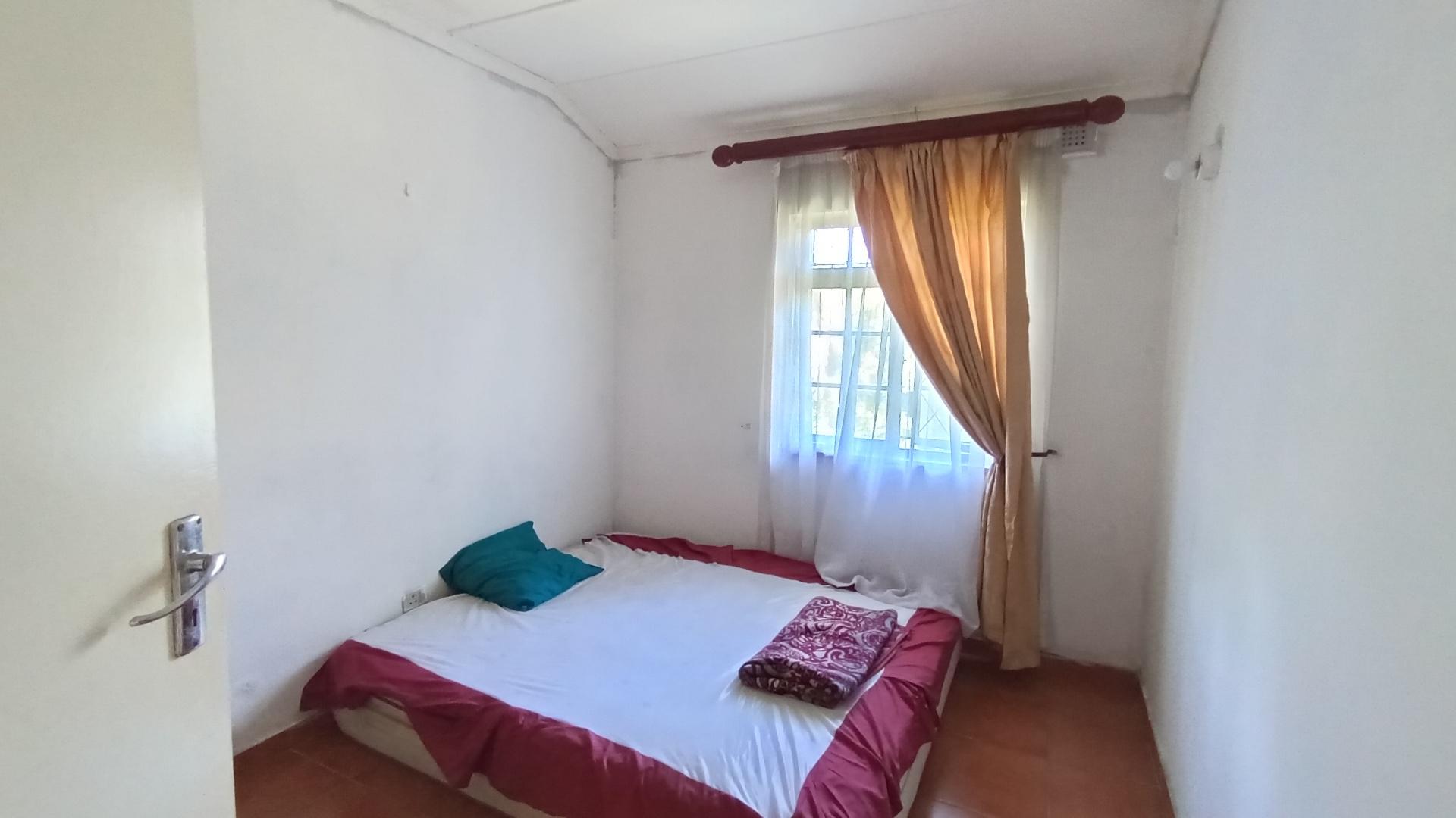 Bed Room 2 - 12 square meters of property in Berea West 