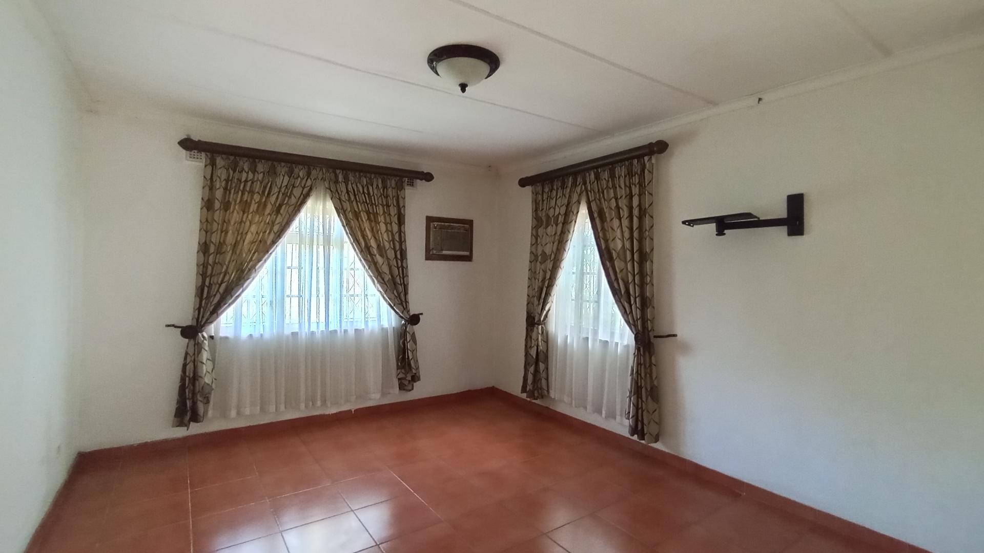 Main Bedroom - 20 square meters of property in Berea West 