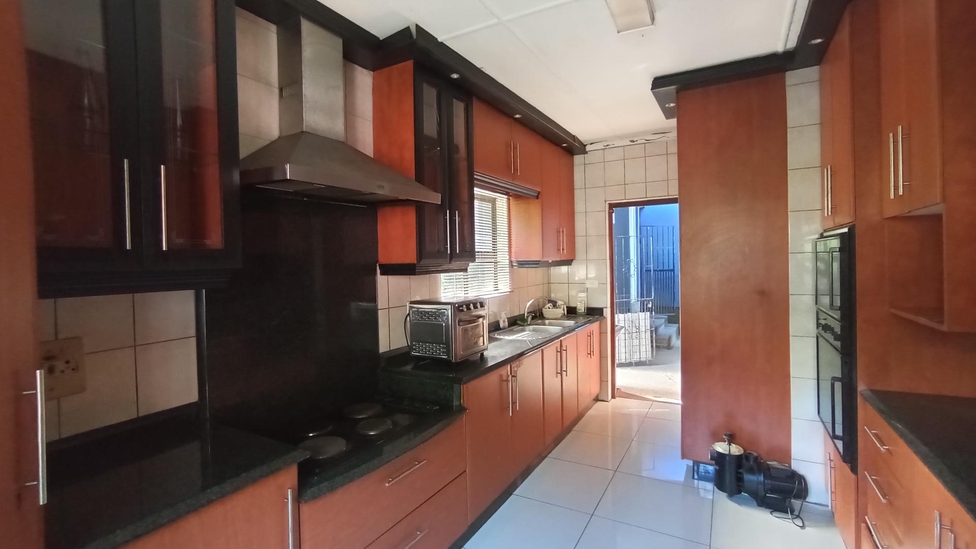 Kitchen - 16 square meters of property in Berea West 