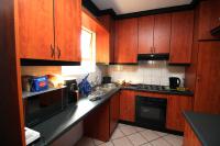  of property in Die Hoewes