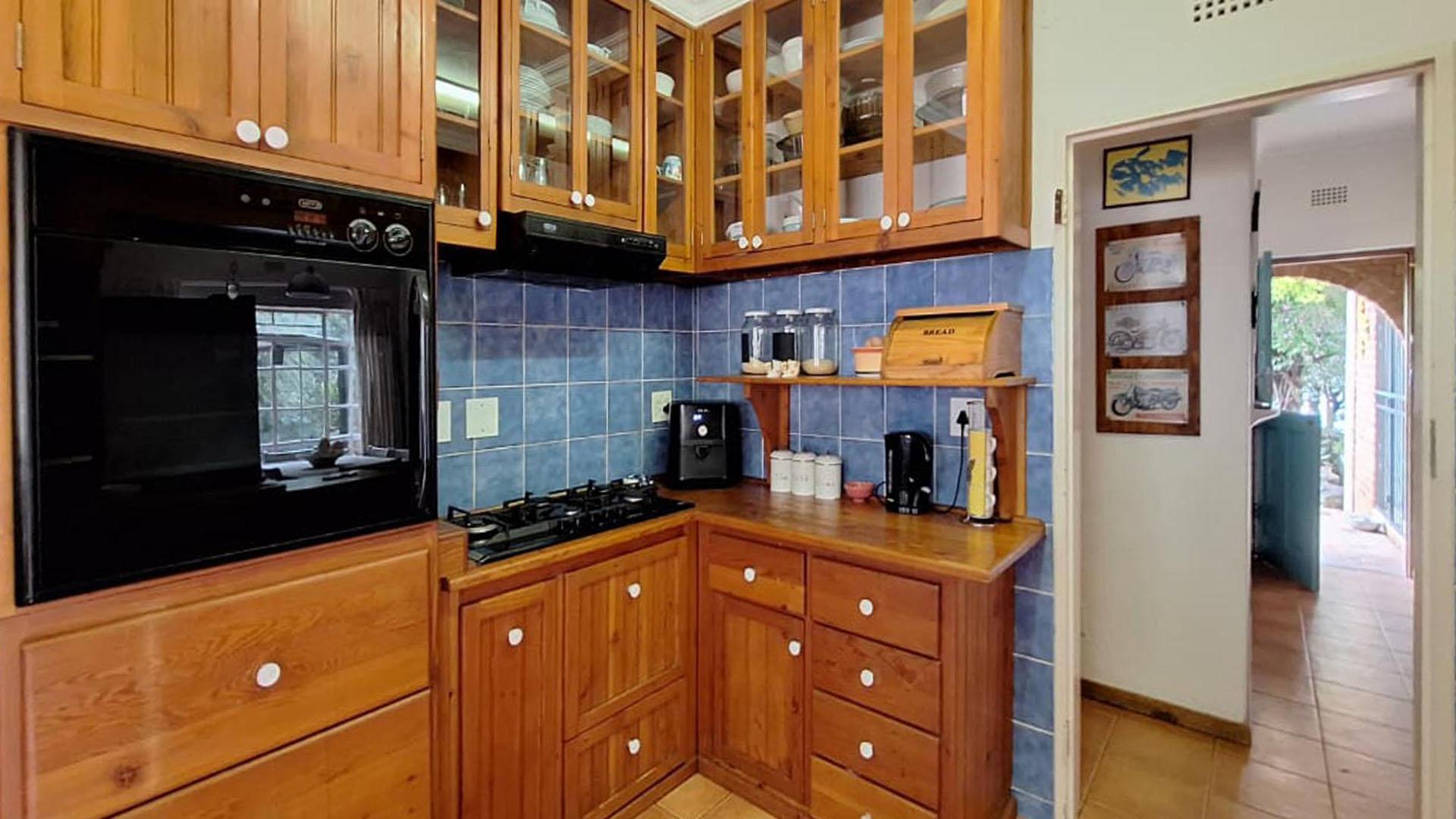 Kitchen - 24 square meters of property in Weltevreden Park