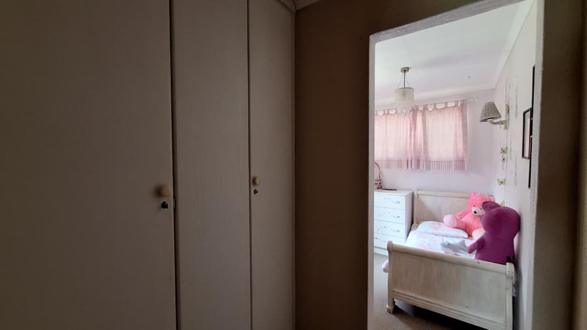 Spaces - 21 square meters of property in Weltevreden Park