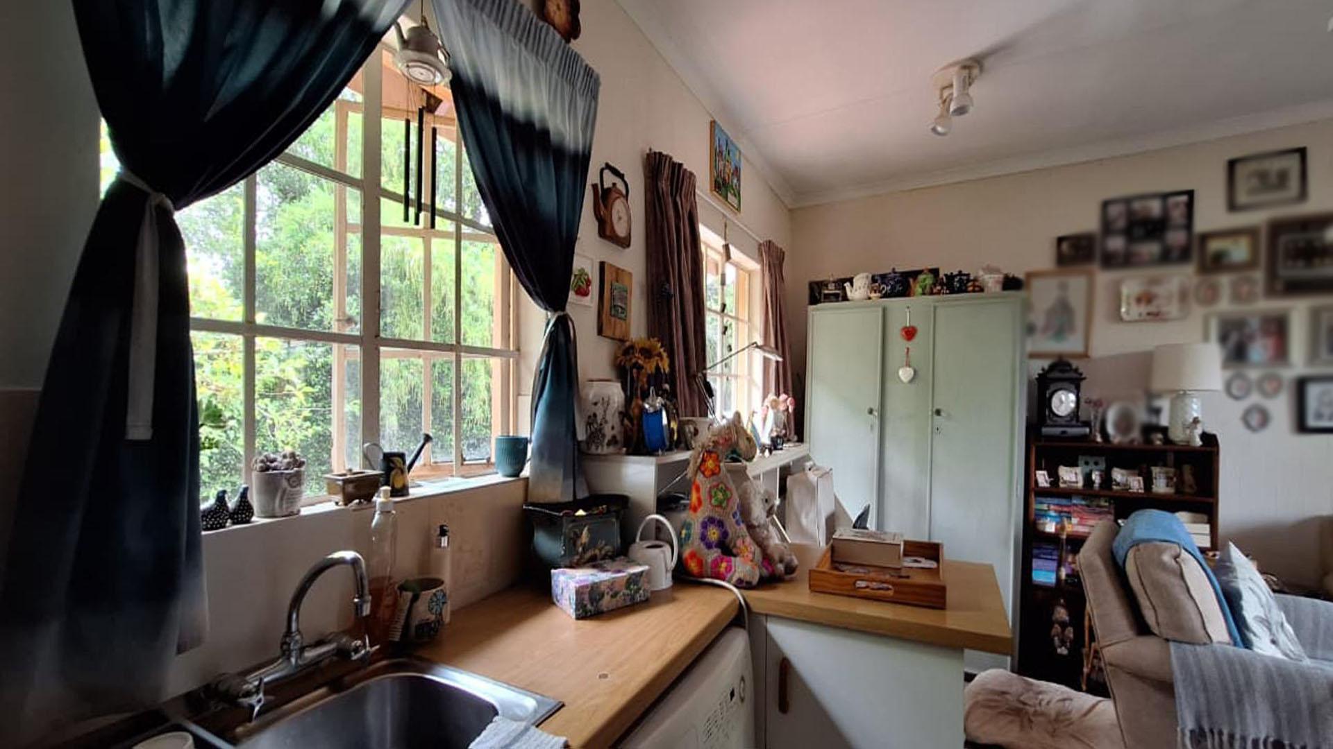 Kitchen - 24 square meters of property in Weltevreden Park