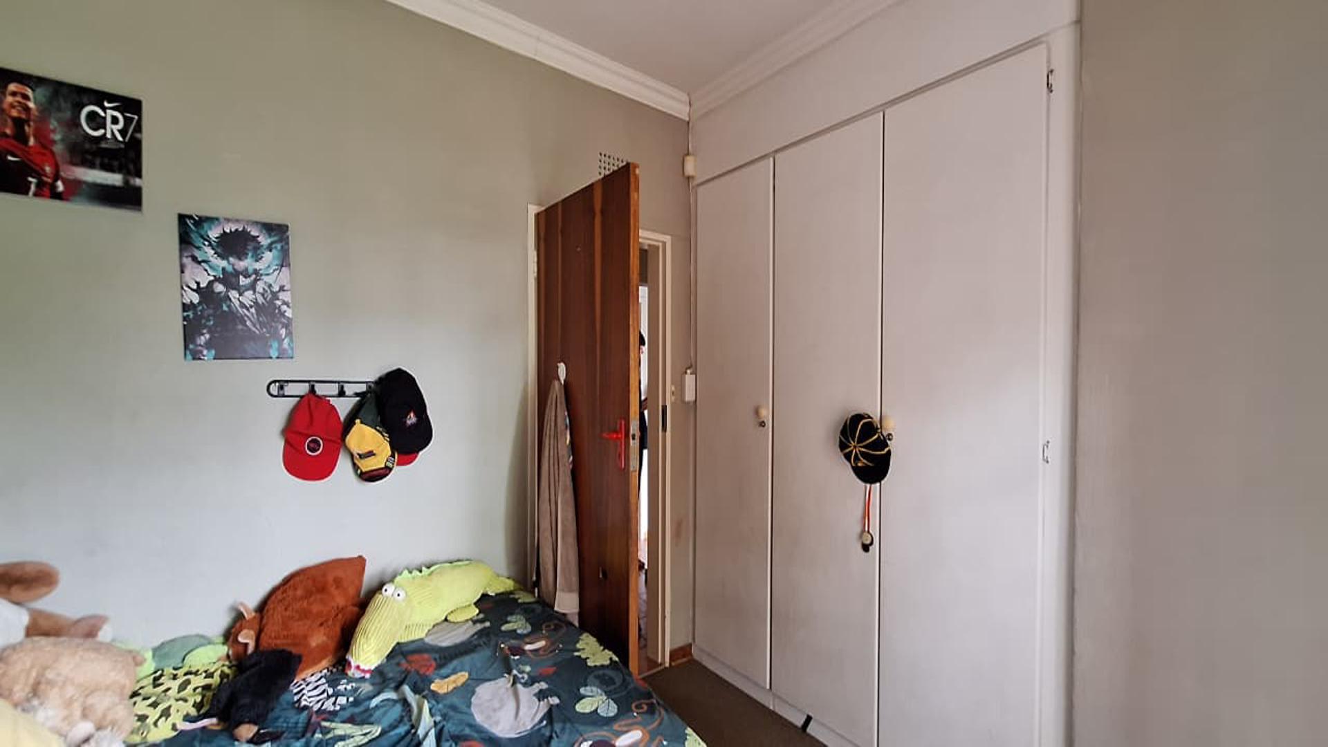 Bed Room 2 - 10 square meters of property in Weltevreden Park