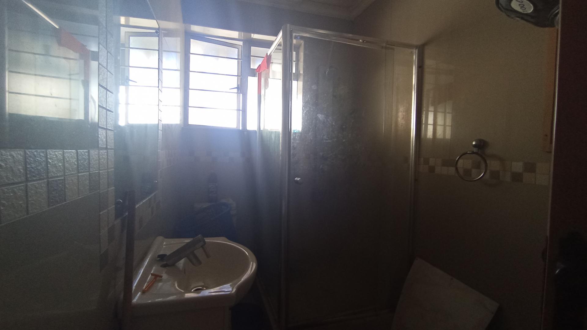 Bathroom 1 - 2 square meters of property in North Beach