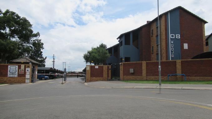 2 Bedroom Sectional Title for Sale For Sale in Olifantsvlei - Home Sell - MR706635