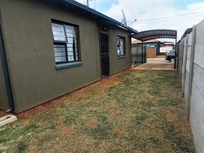 2 Bedroom House for Sale For Sale in Protea Glen - MR706690