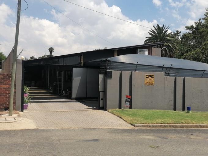 3 Bedroom House for Sale For Sale in South Crest - MR706691