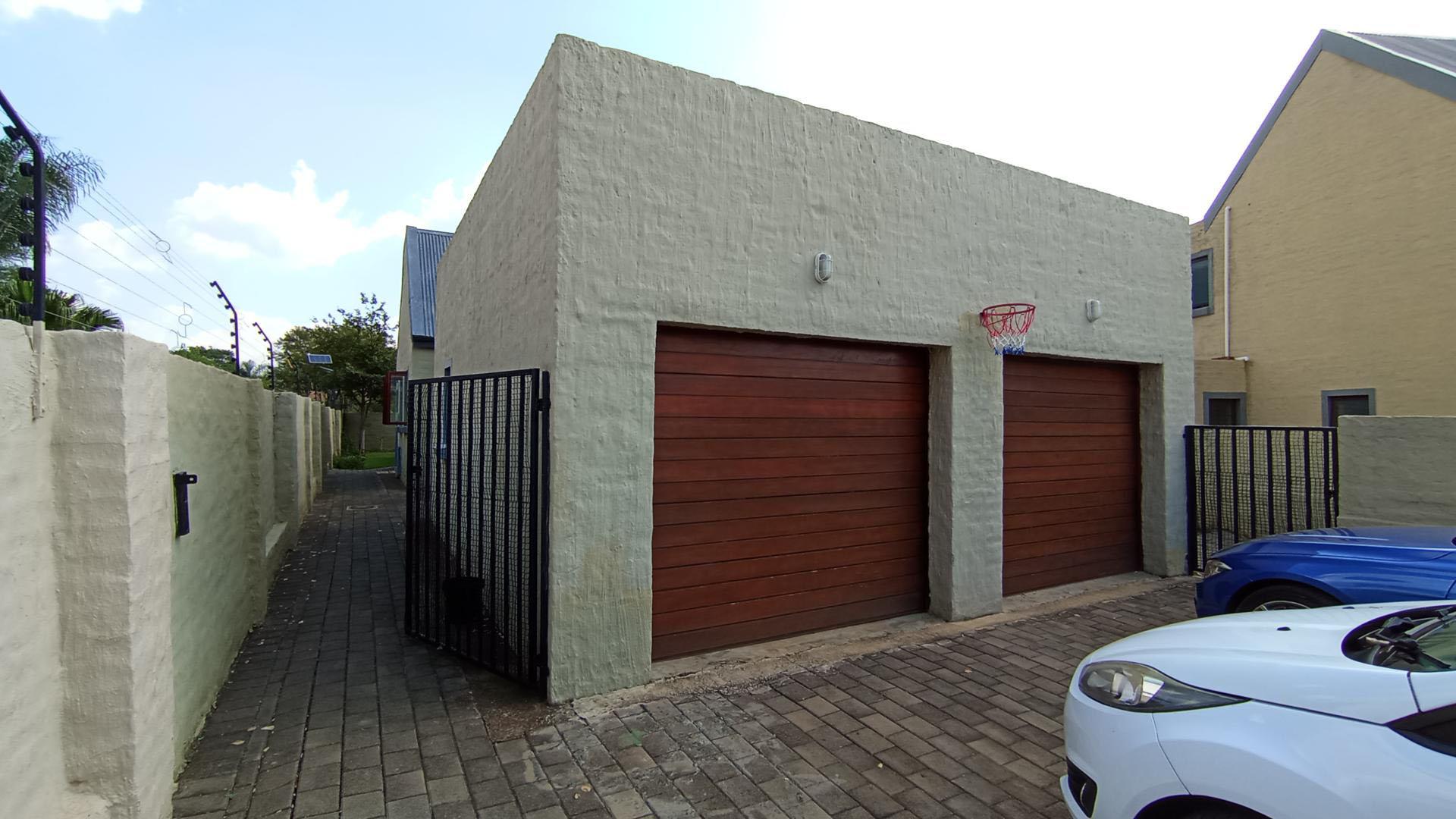 Front View of property in Equestria