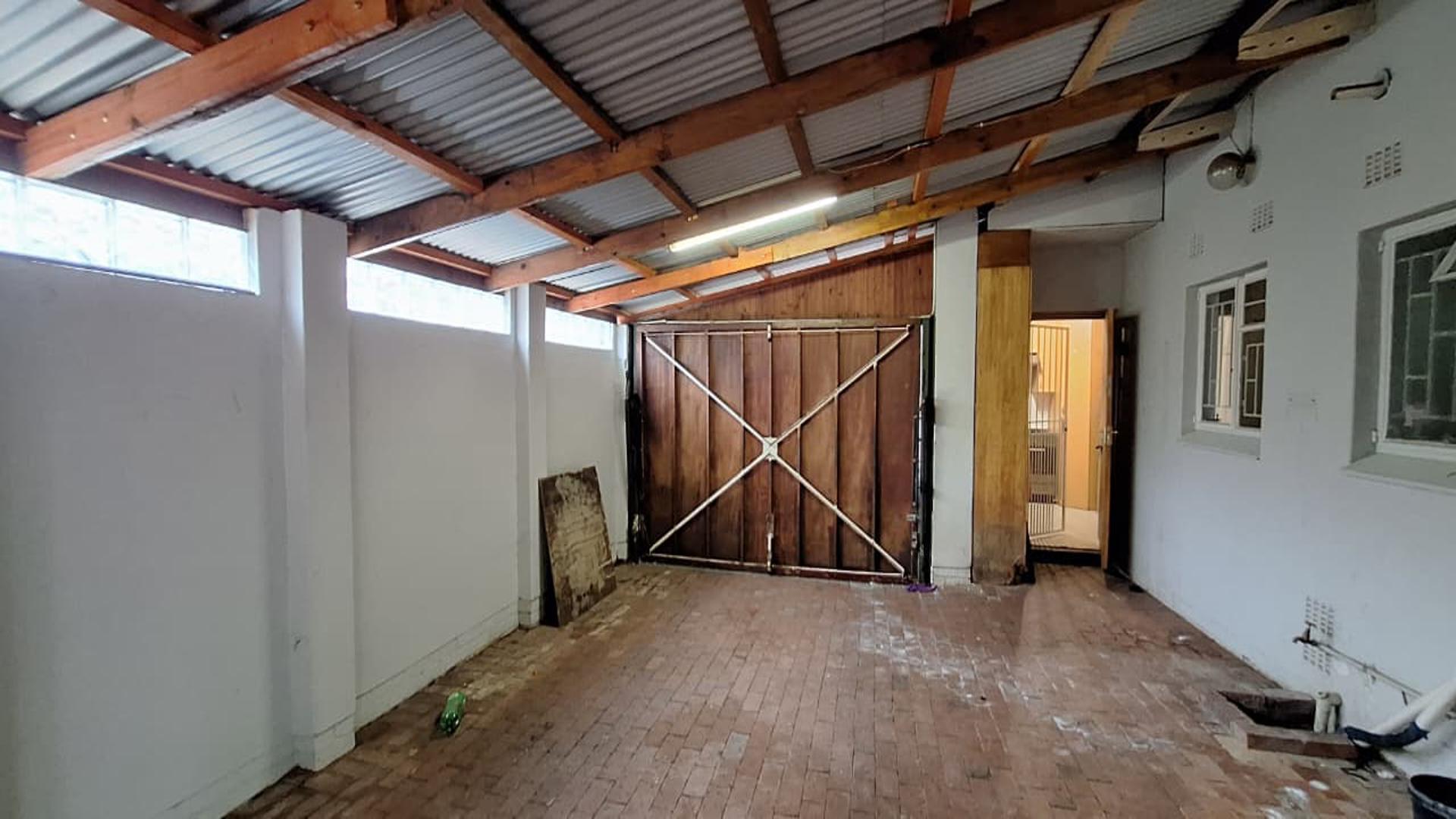 Garage - 61 square meters of property in Westdene (JHB)