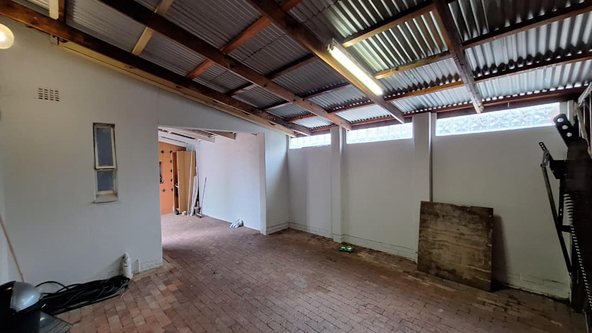 Garage - 61 square meters of property in Westdene (JHB)
