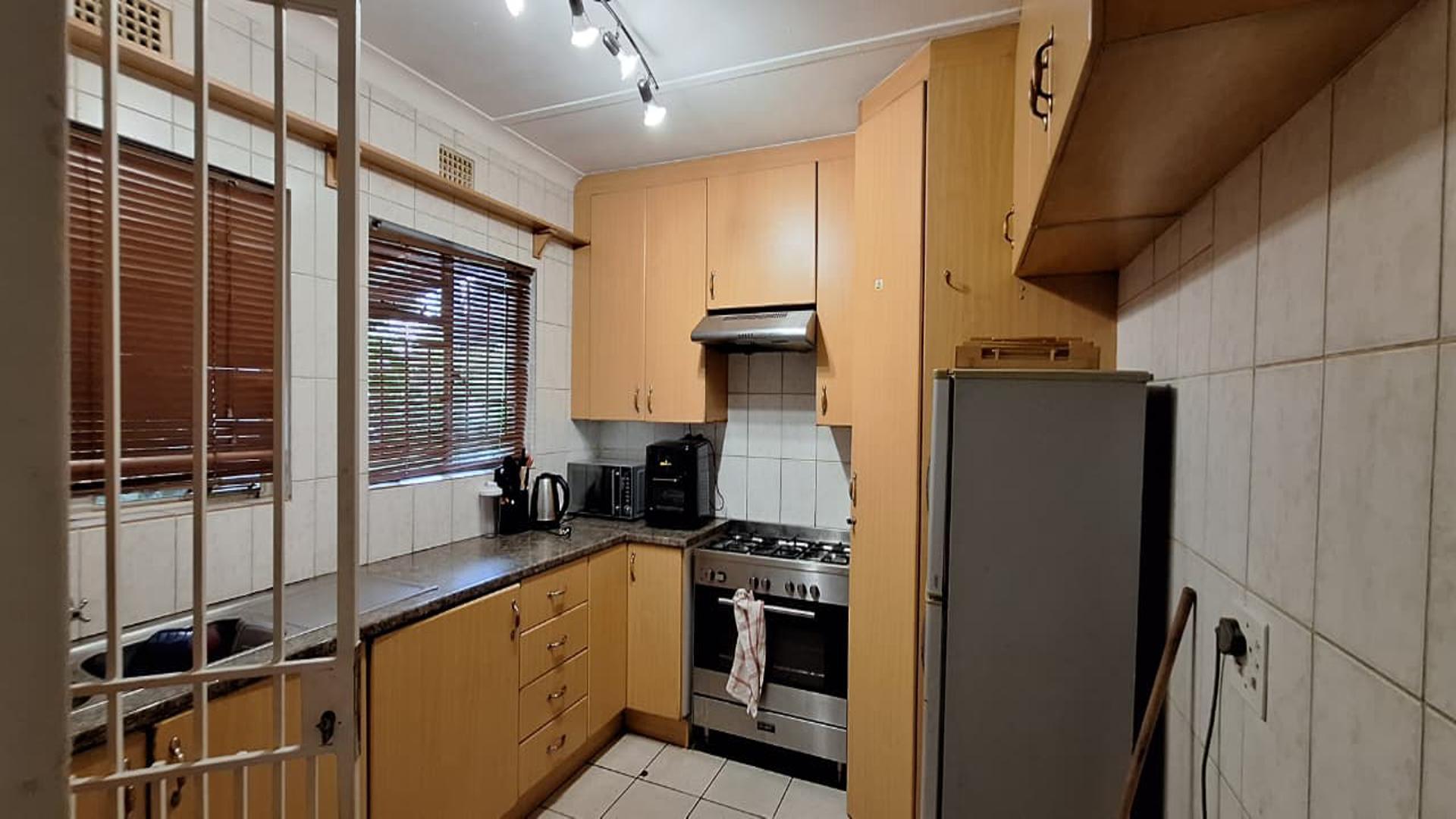 Kitchen - 9 square meters of property in Westdene (JHB)