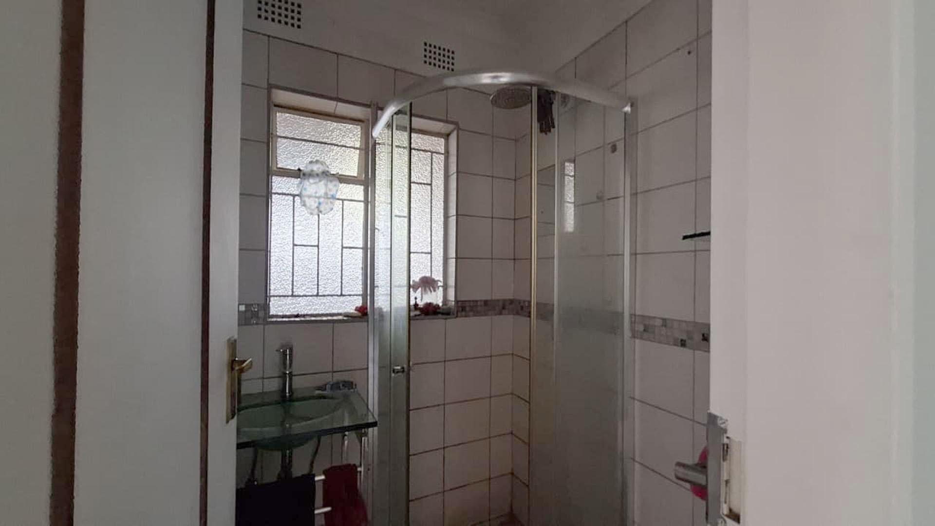 Bathroom 1 - 4 square meters of property in Westdene (JHB)