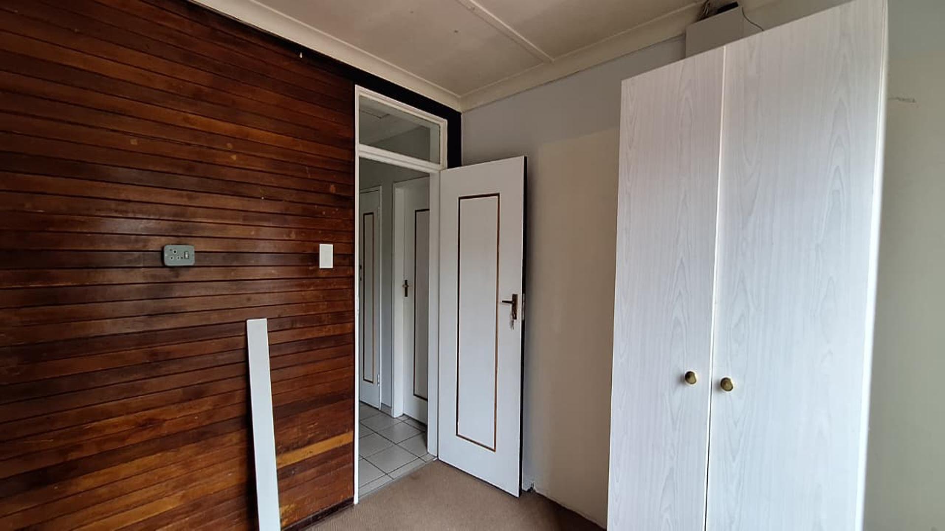 Main Bedroom - 10 square meters of property in Westdene (JHB)