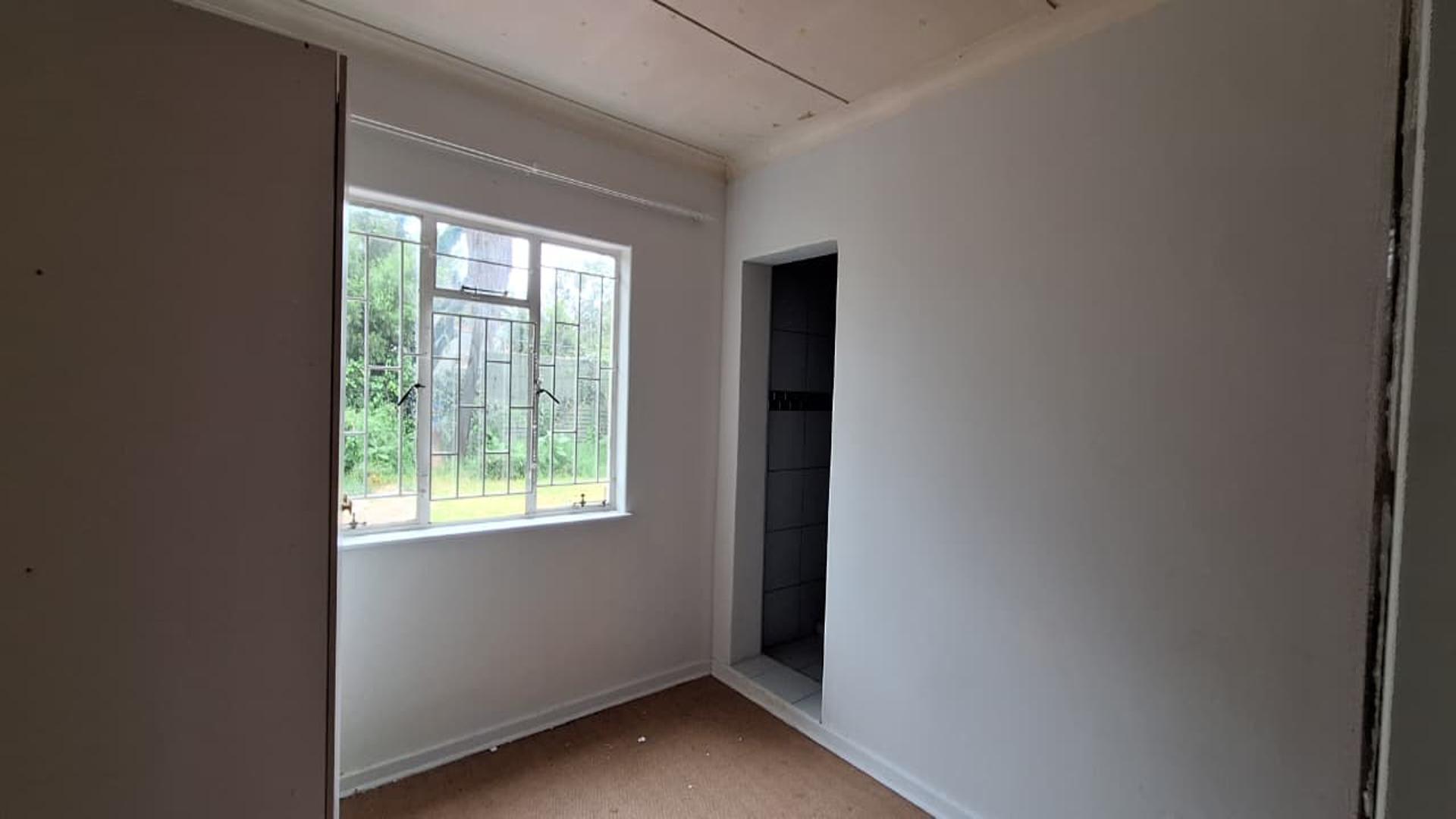 Main Bedroom - 10 square meters of property in Westdene (JHB)