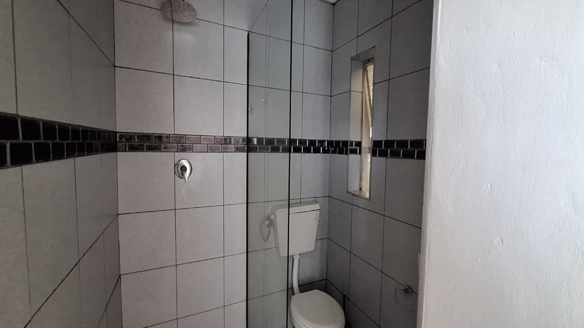 Main Bathroom - 3 square meters of property in Westdene (JHB)