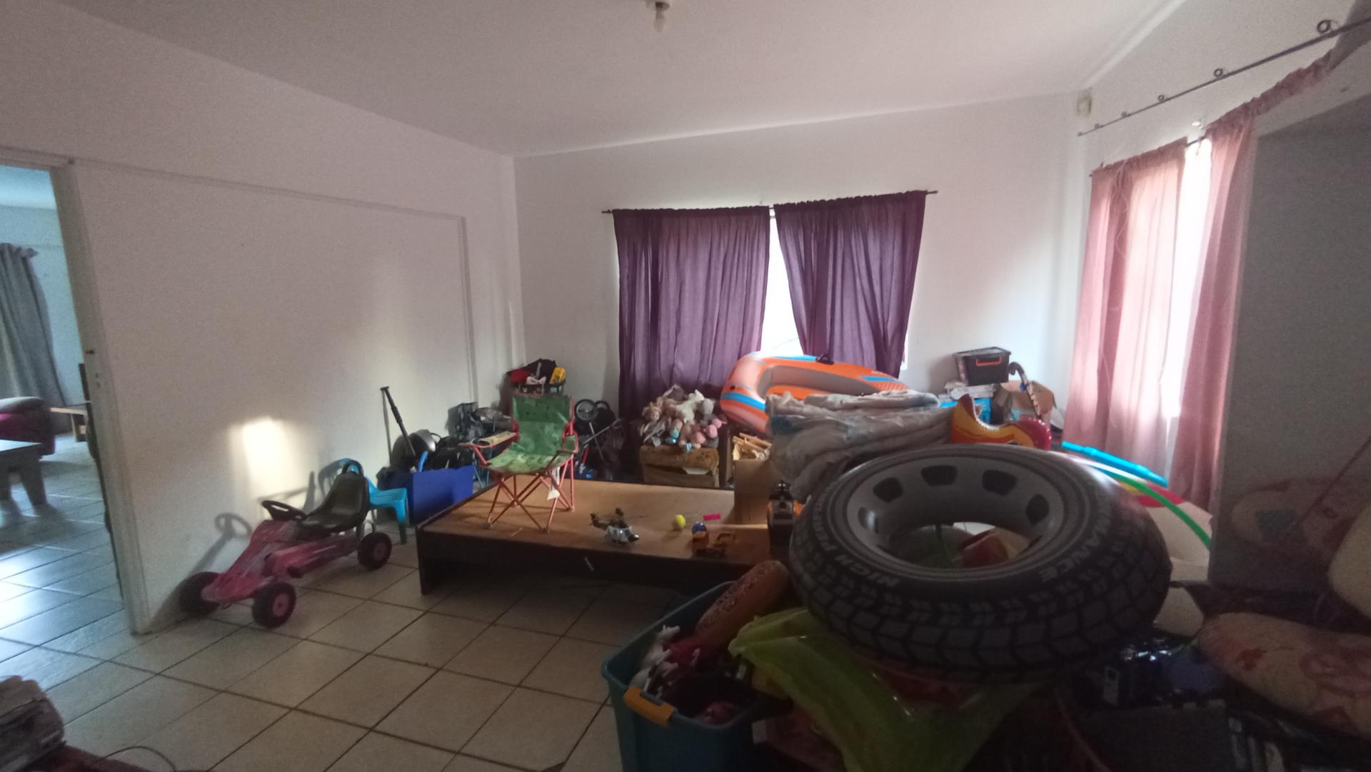 TV Room - 24 square meters of property in Trafalgar