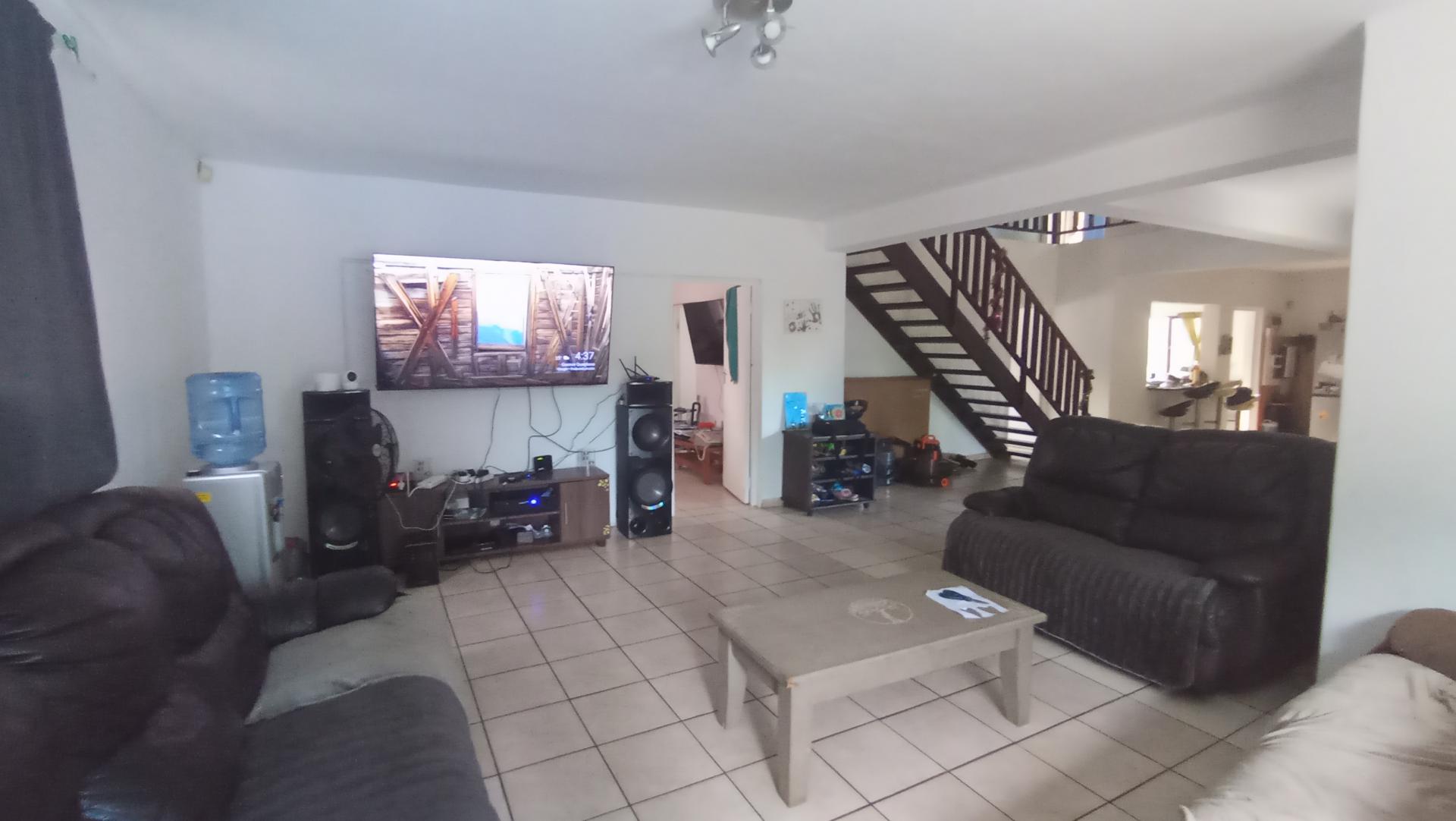 Lounges - 28 square meters of property in Trafalgar