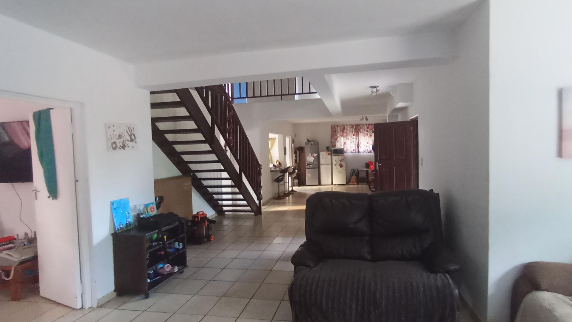 Spaces - 57 square meters of property in Trafalgar