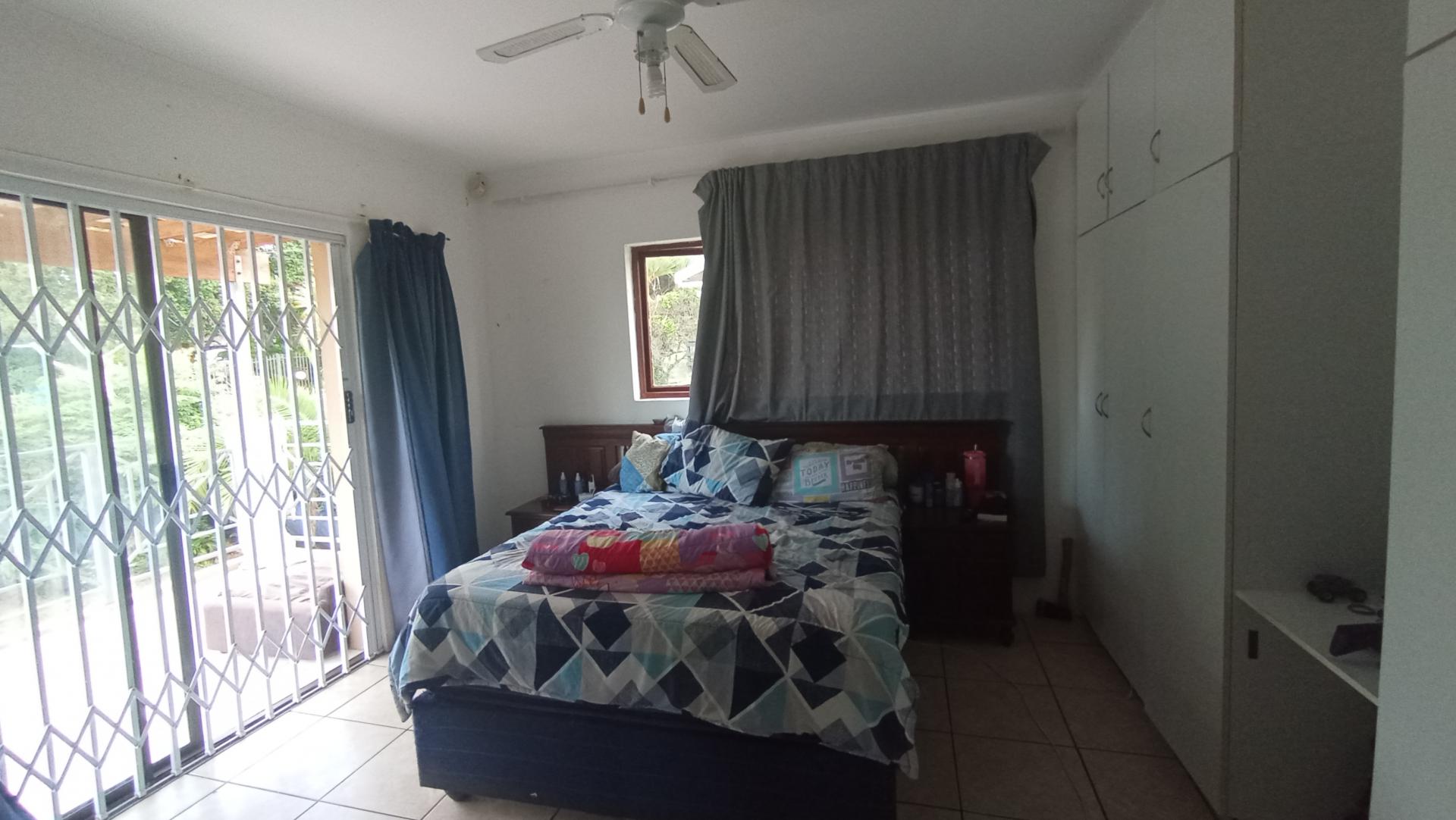 Bed Room 1 - 15 square meters of property in Trafalgar