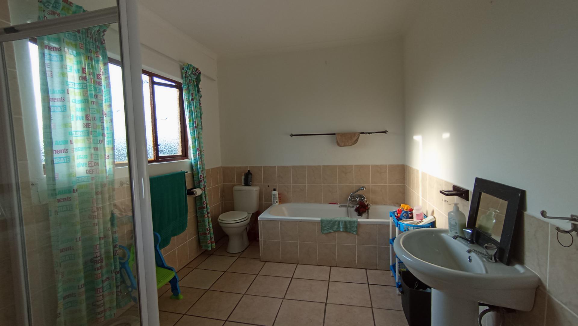 Bathroom 3+ - 13 square meters of property in Trafalgar