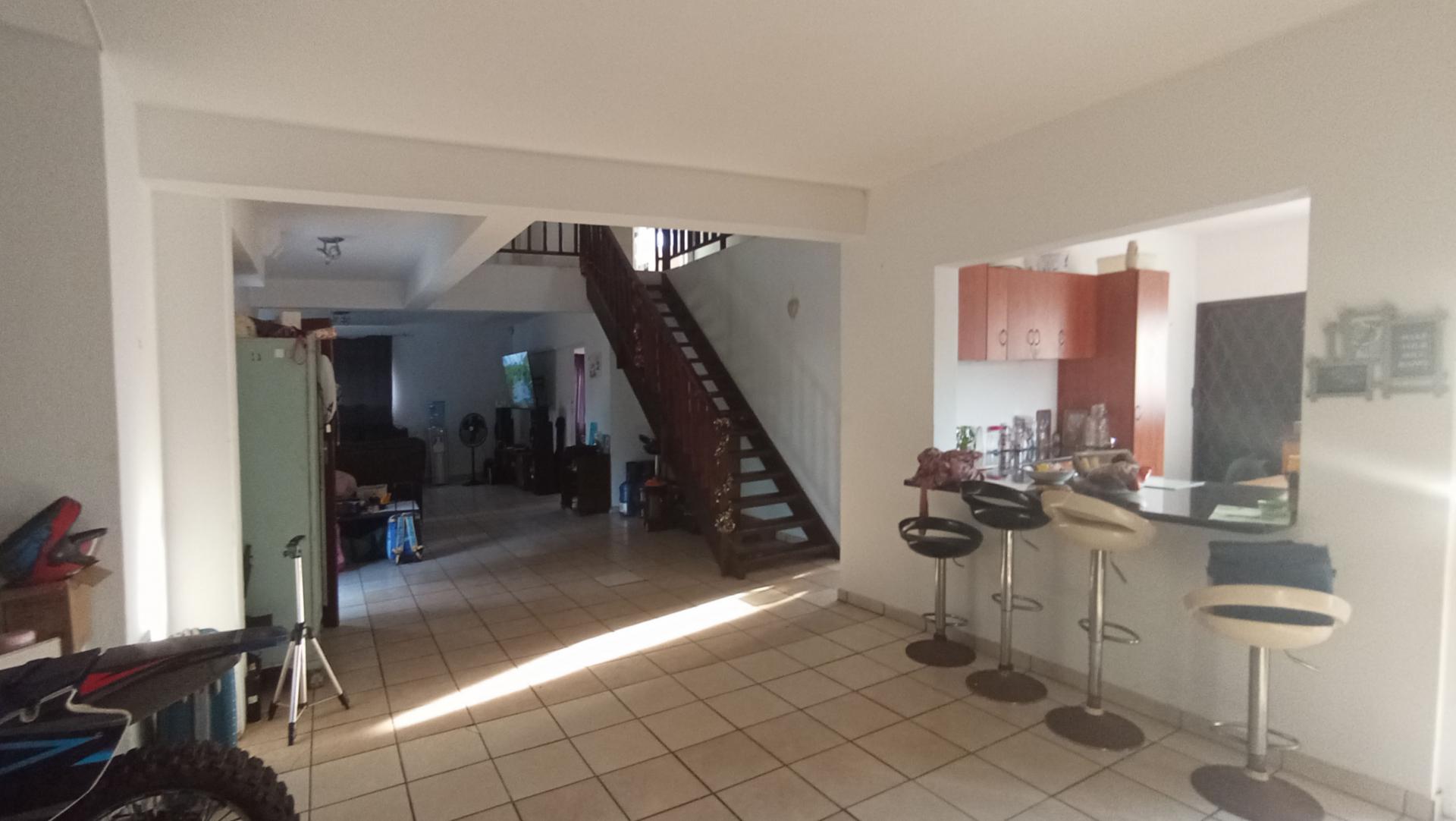 Dining Room - 27 square meters of property in Trafalgar