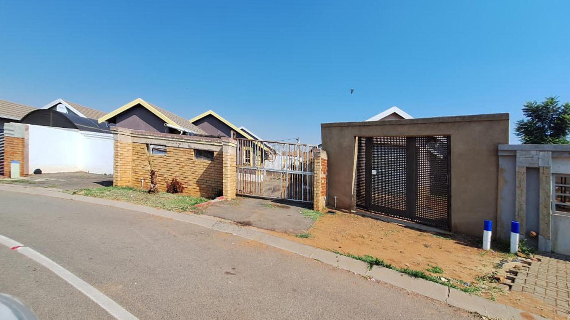 Front View of property in Lenasia South