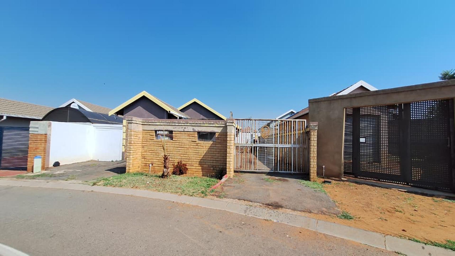 Front View of property in Lenasia South