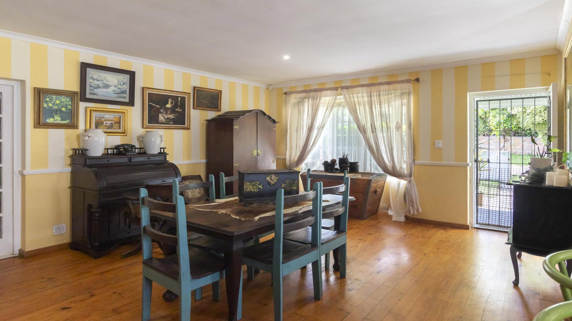 Dining Room of property in East Bank