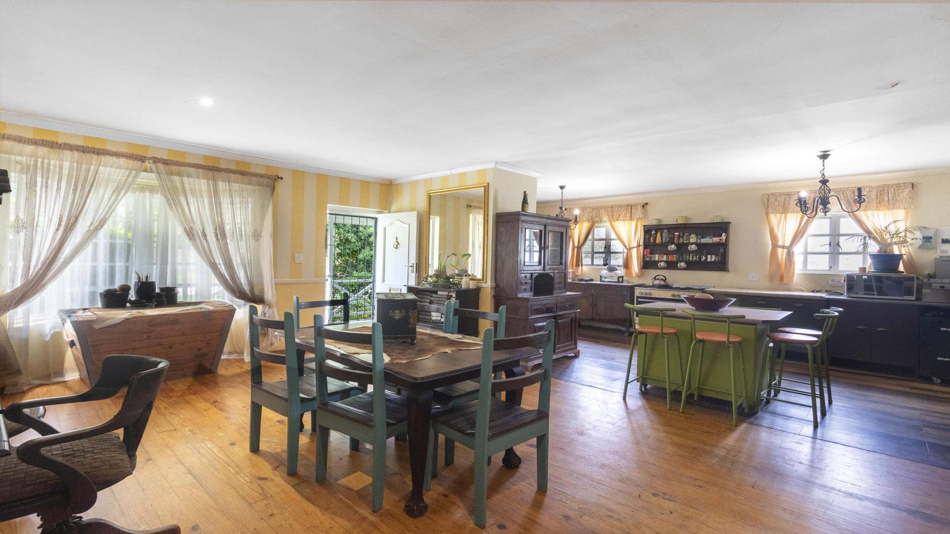 Dining Room of property in East Bank