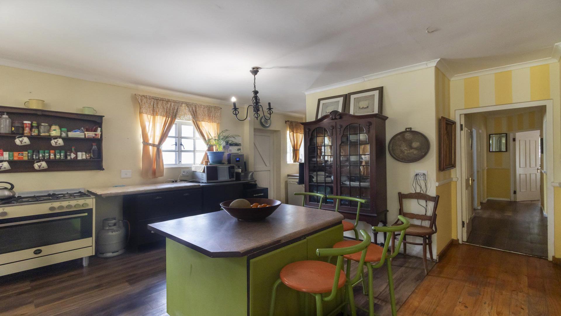 Kitchen of property in East Bank