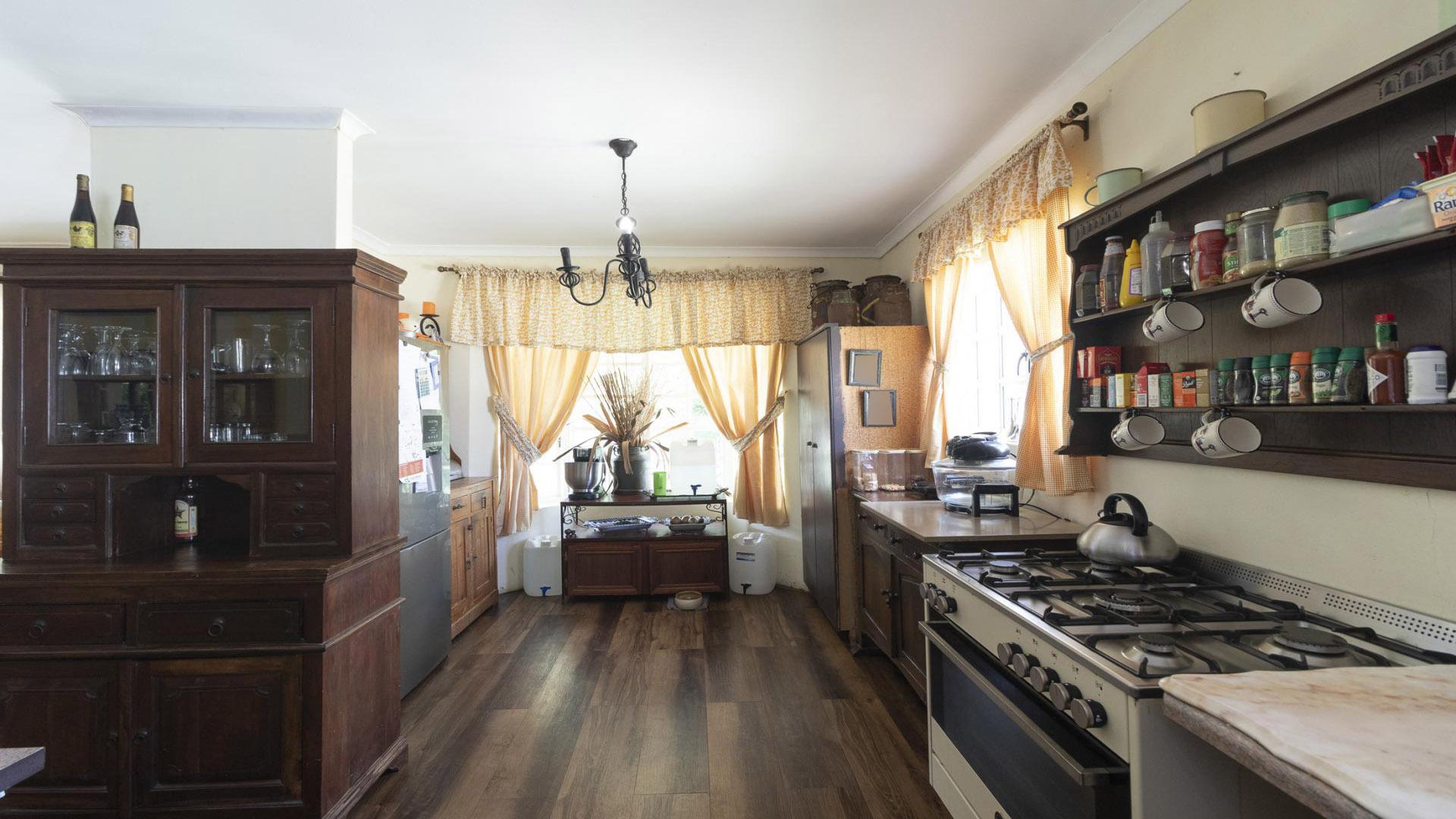 Kitchen of property in East Bank