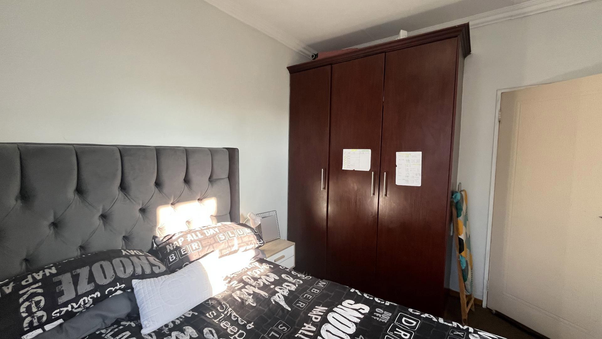 Bed Room 1 of property in Willows