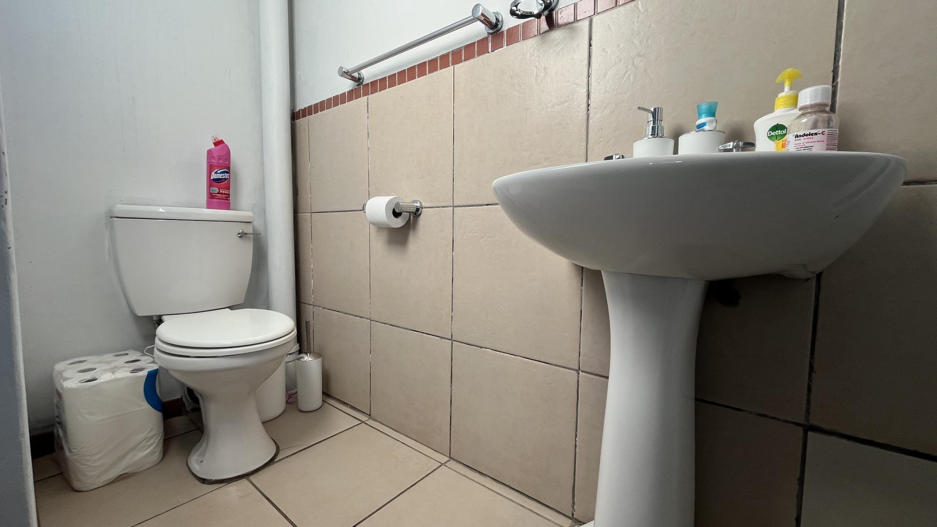 Bathroom 1 of property in Willows