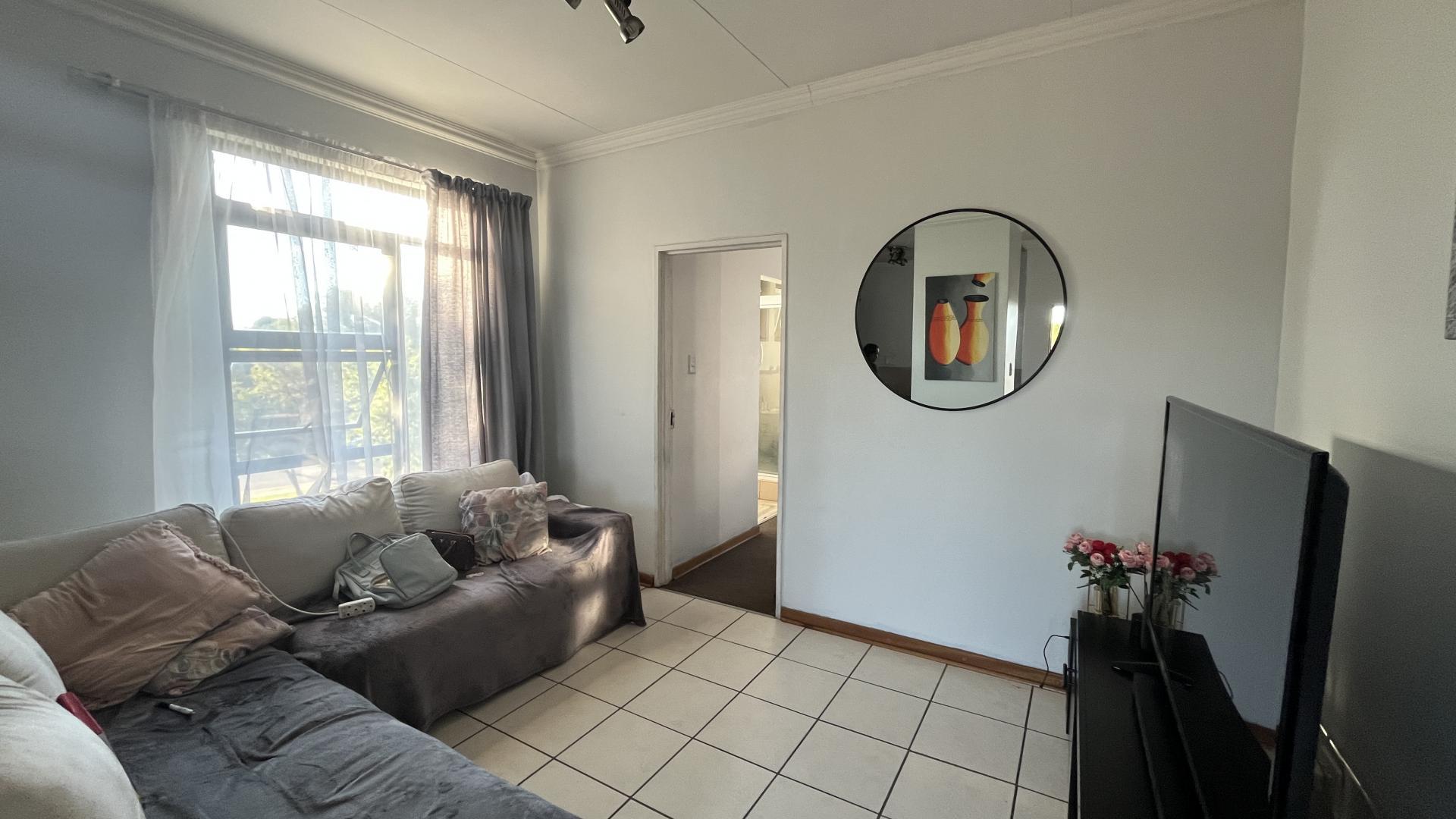 Lounges of property in Willows