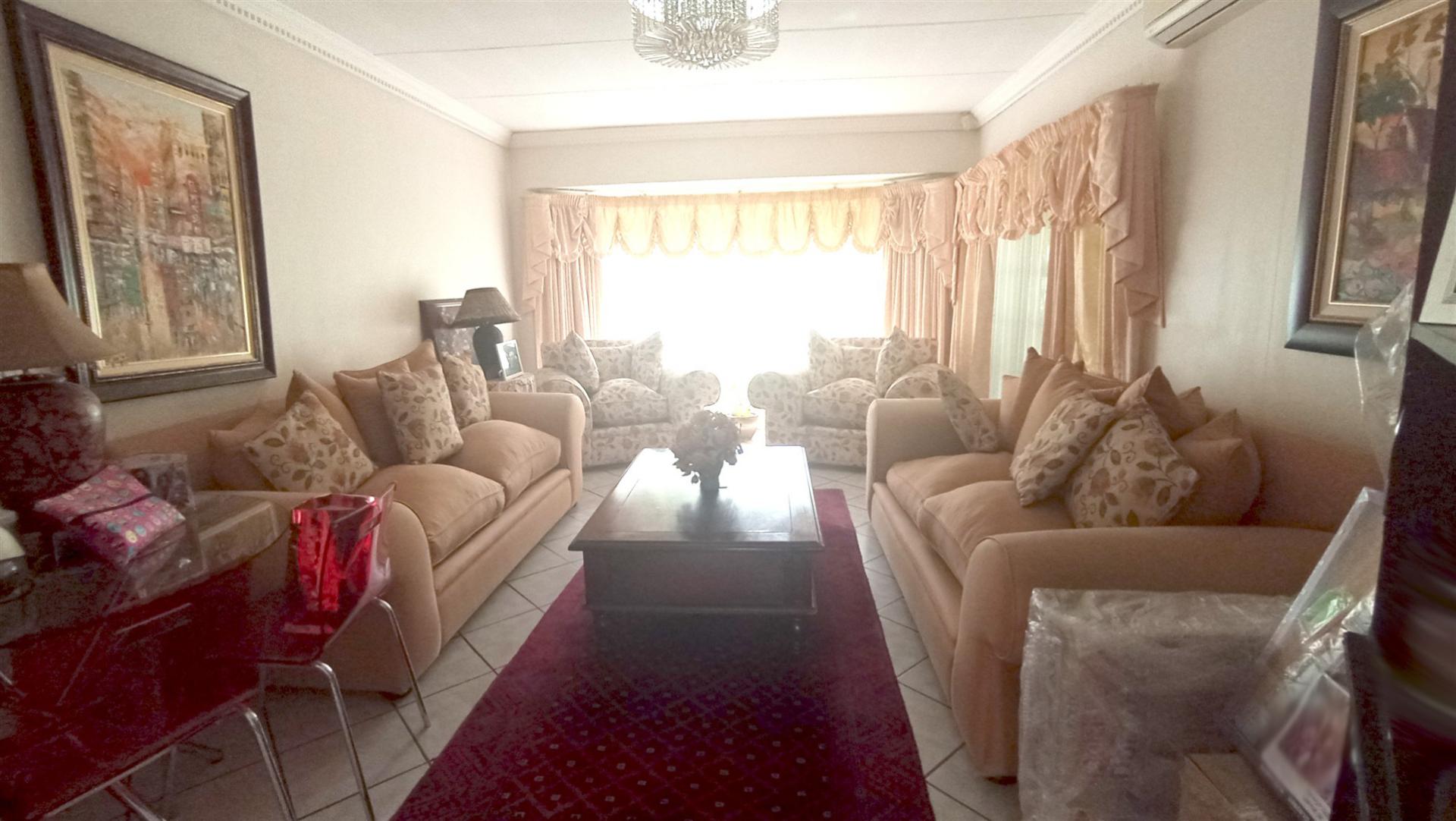 Lounges - 21 square meters of property in Ferncliffe