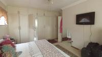 Main Bedroom - 21 square meters of property in Ferncliffe