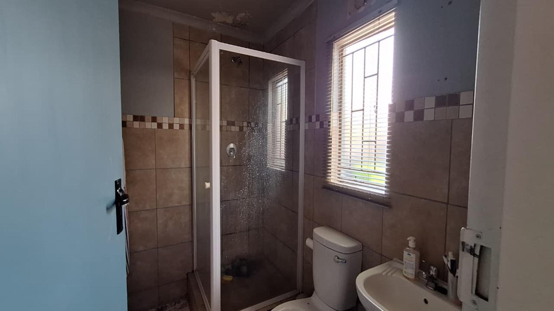 Main Bathroom - 4 square meters of property in Albertsdal