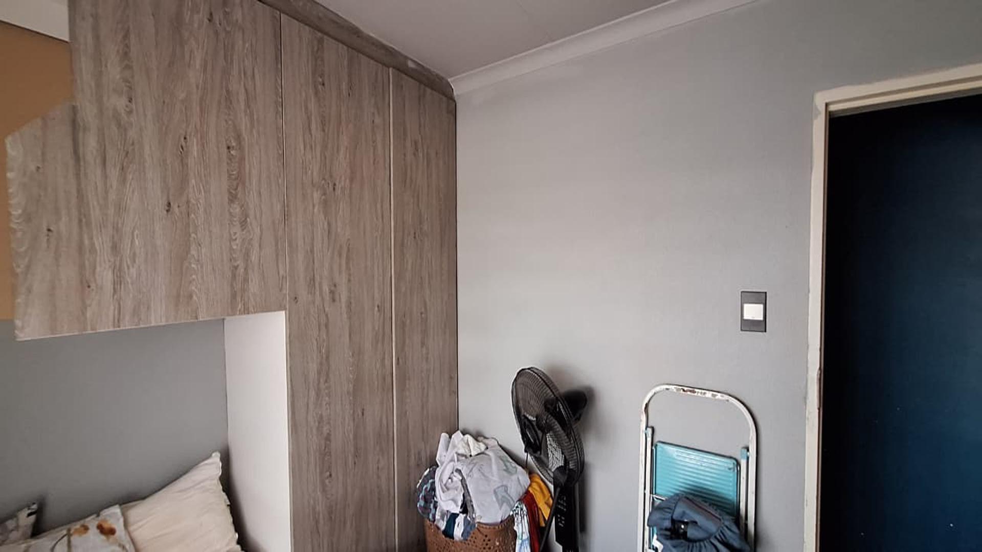 Bed Room 1 - 9 square meters of property in Albertsdal