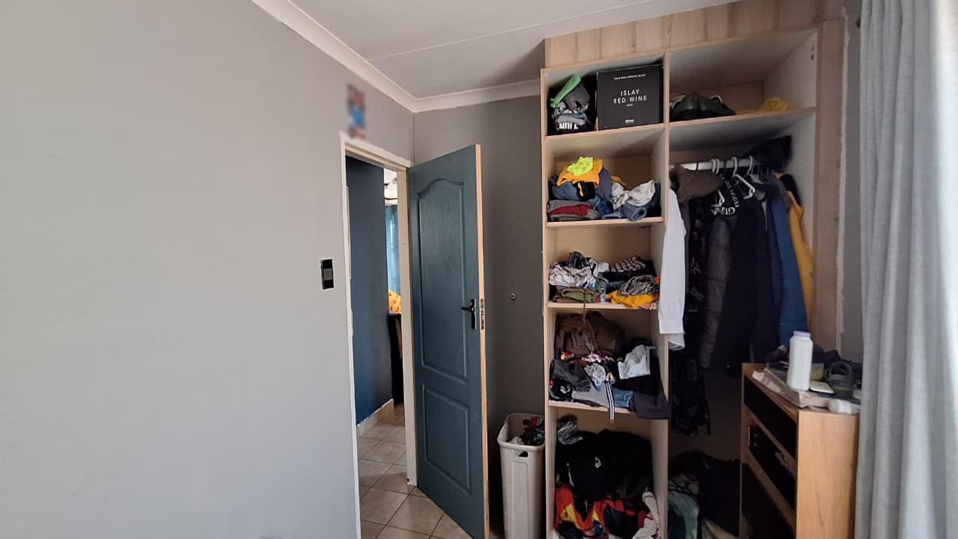 Bed Room 2 - 9 square meters of property in Albertsdal