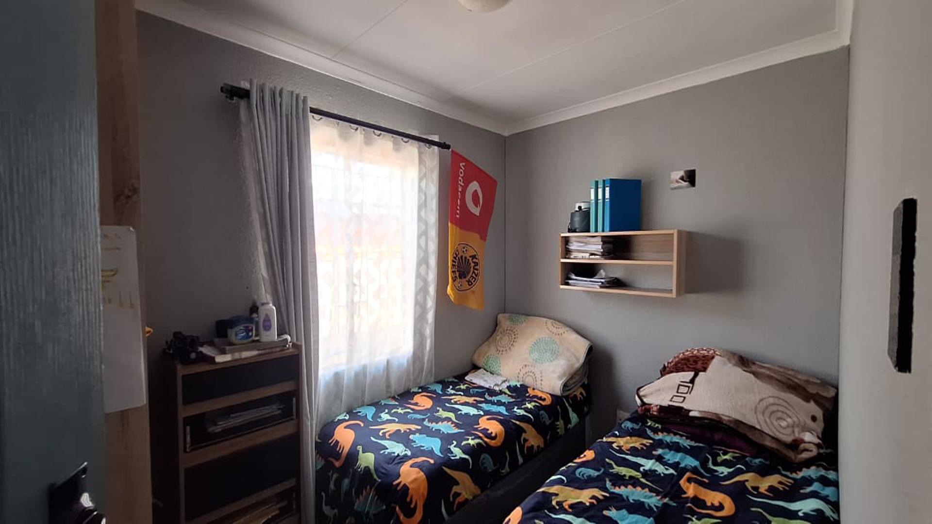 Bed Room 2 - 9 square meters of property in Albertsdal