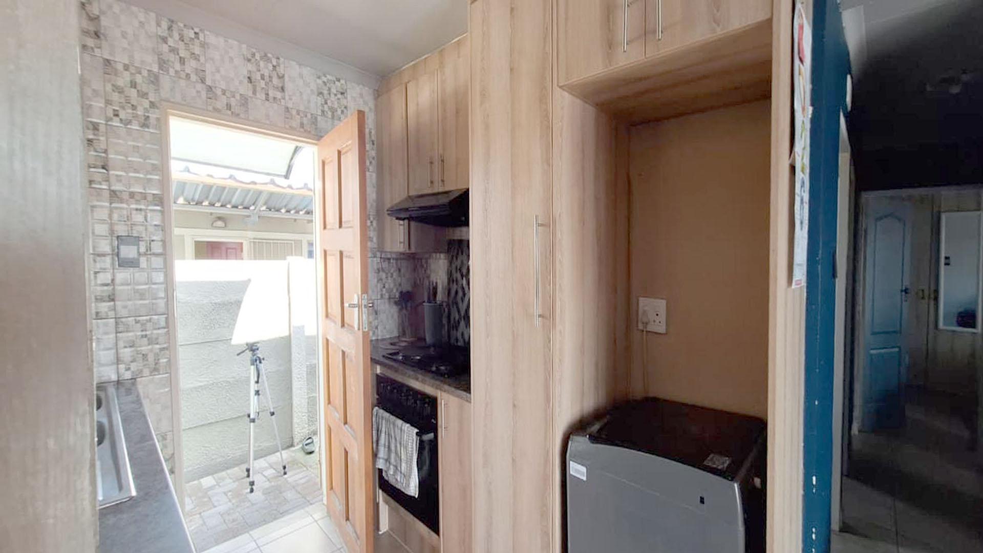 Kitchen - 6 square meters of property in Albertsdal