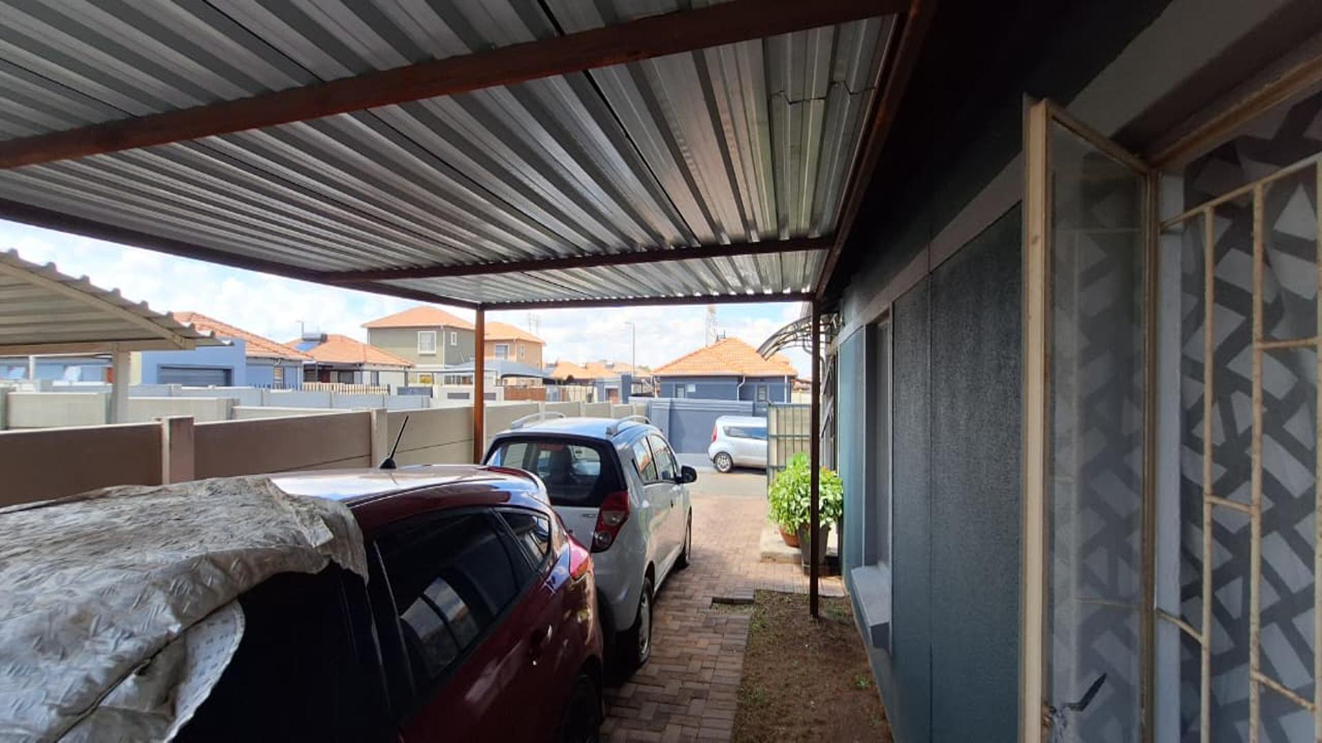 Backyard of property in Albertsdal