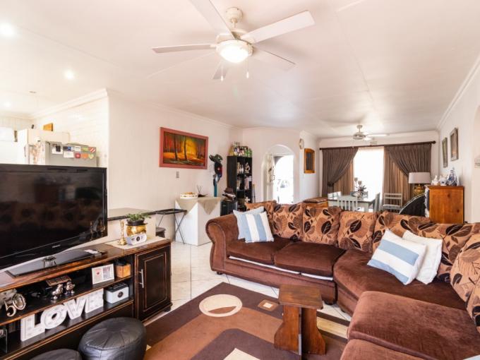 3 Bedroom Simplex for Sale For Sale in Simmerfield - MR706810