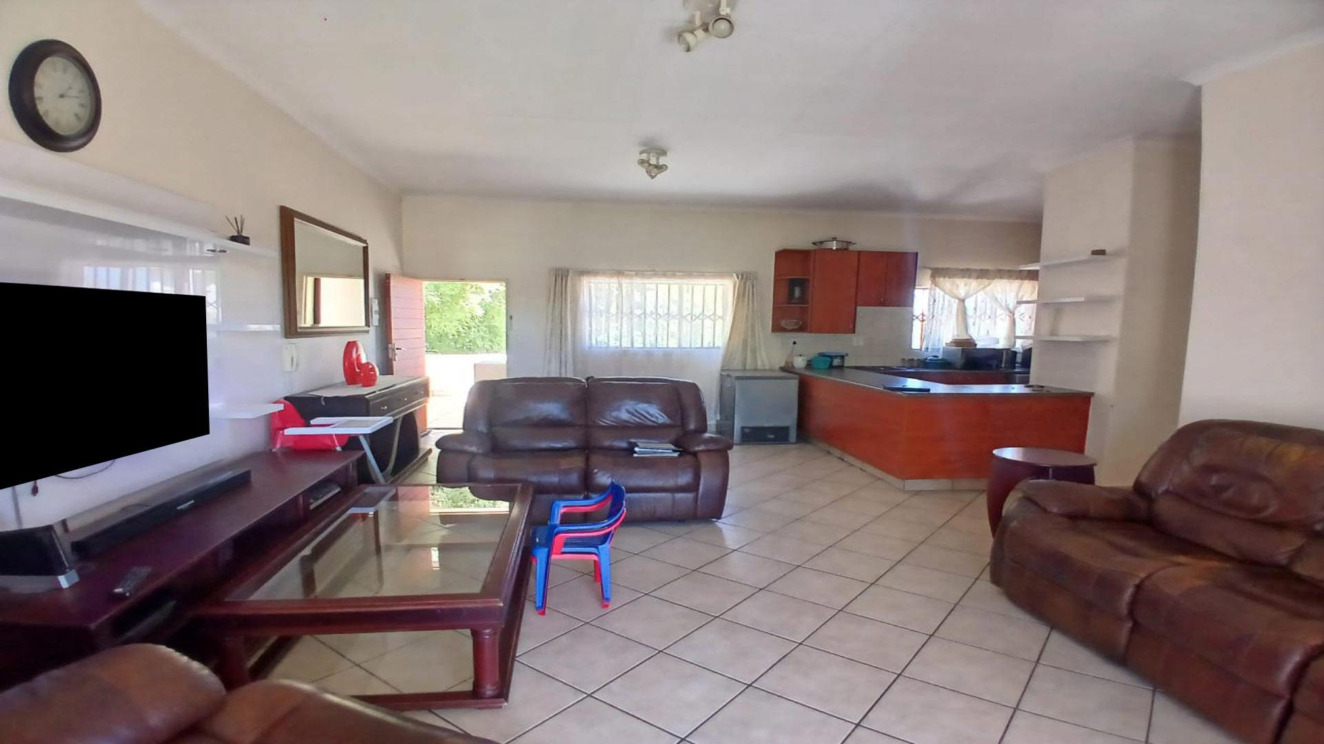 Lounges - 19 square meters of property in Midrand