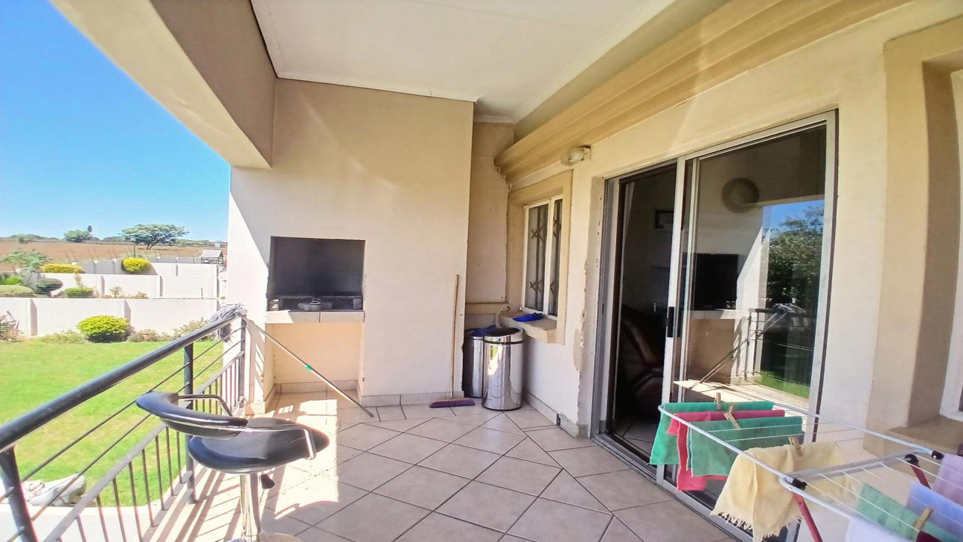 Balcony - 9 square meters of property in Midrand
