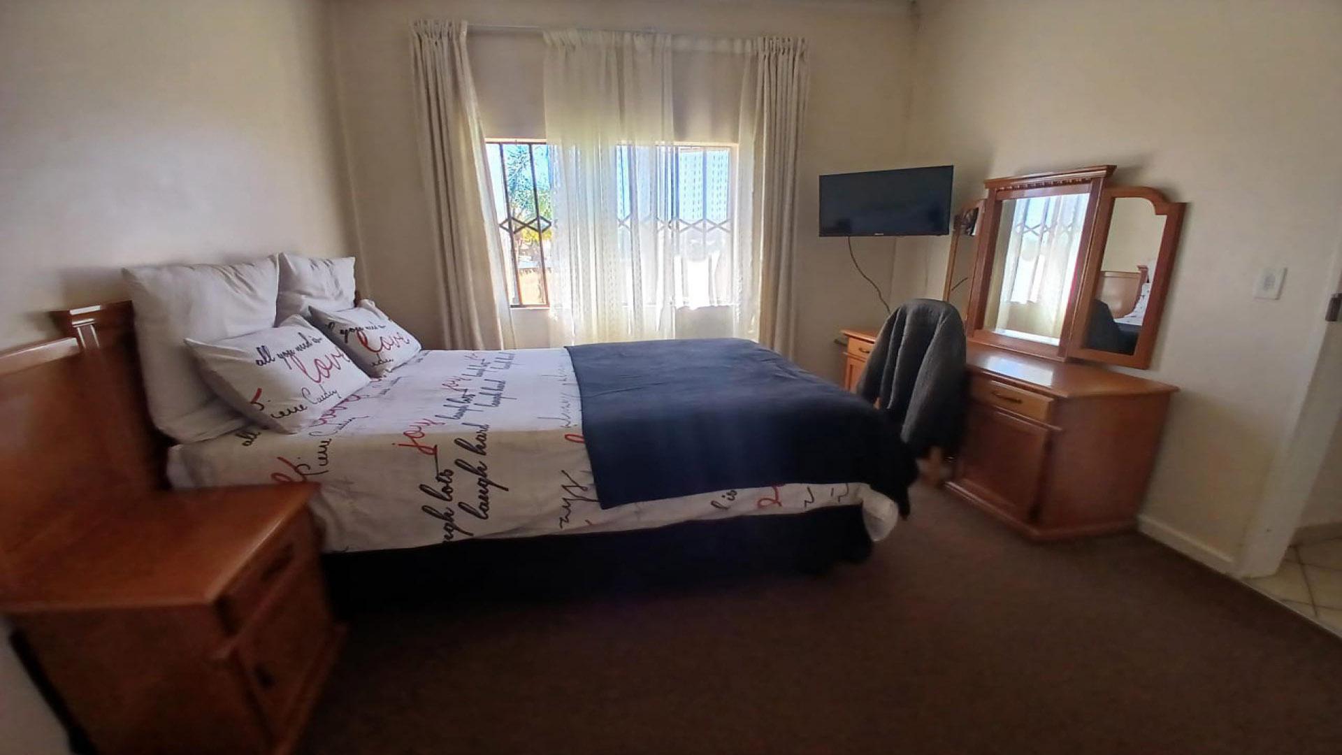 Bed Room 2 - 13 square meters of property in Midrand