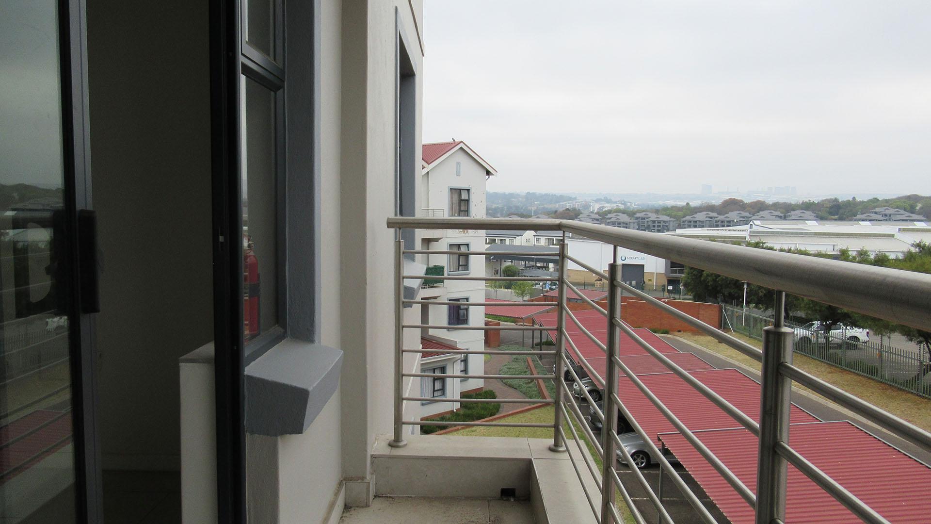 Balcony - 4 square meters of property in Westlake View